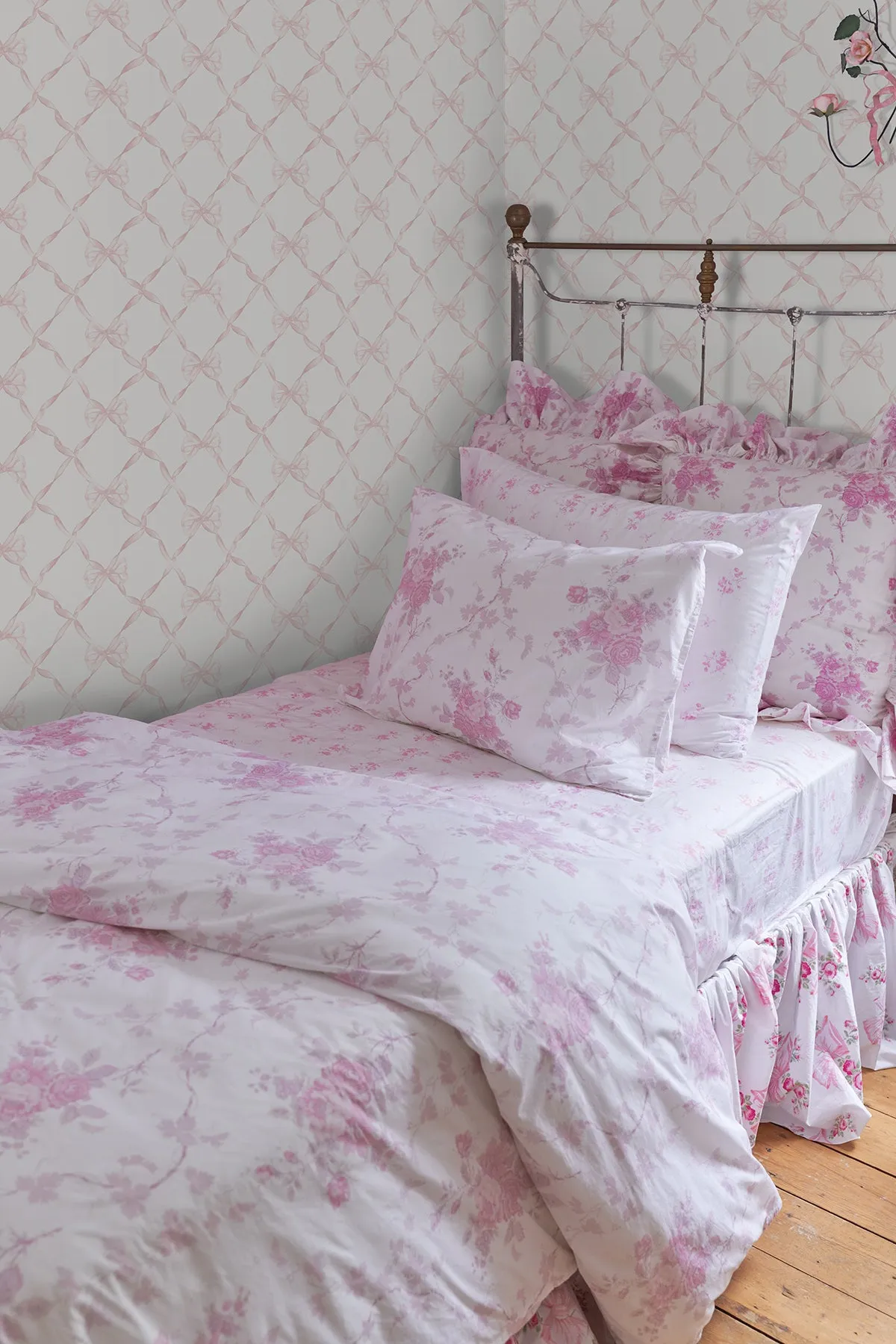 Baby Bow Faded Primrose Ribbon Trellis Wallpaper